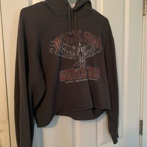 Slightly cropped graphic hoodie
Message with questions 🫐